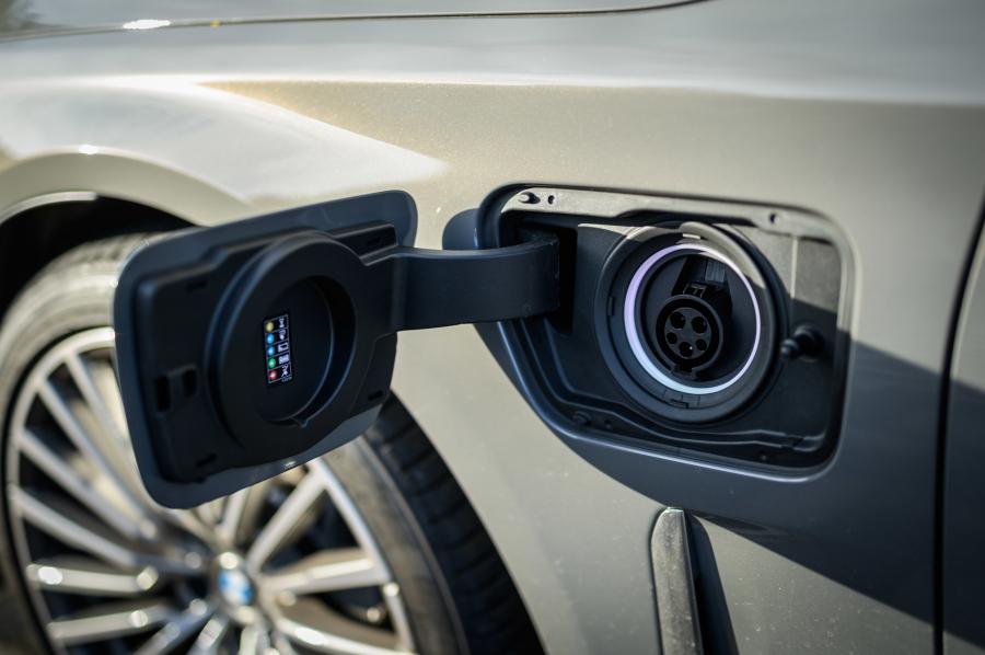 Детали экстерьера BMW 745e (G11) 2019 года  (JP) (фото 3 из 21)
